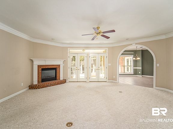 5th image of 212 N Circle Dr