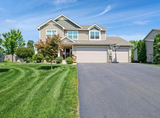 2556 Coldwater Xing, Mayer, MN 55360