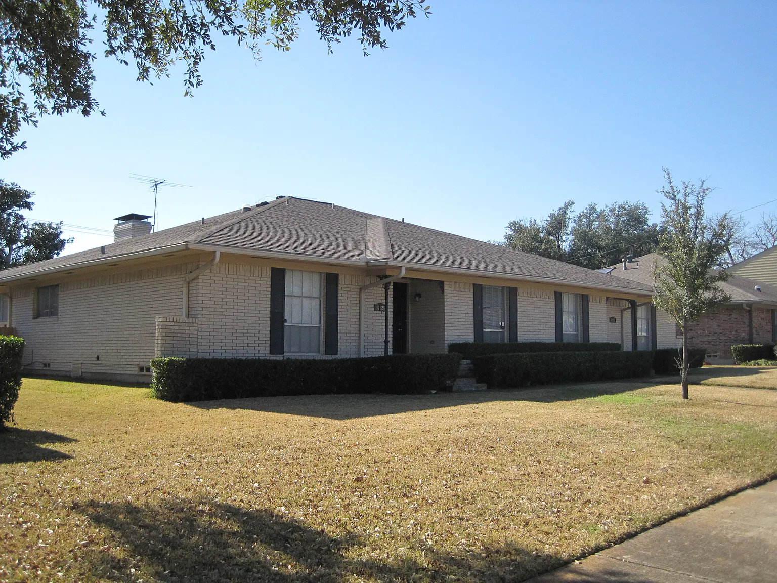 3 bed, 2.5 bath, 1856 sqft, $2,500 — Photo 2