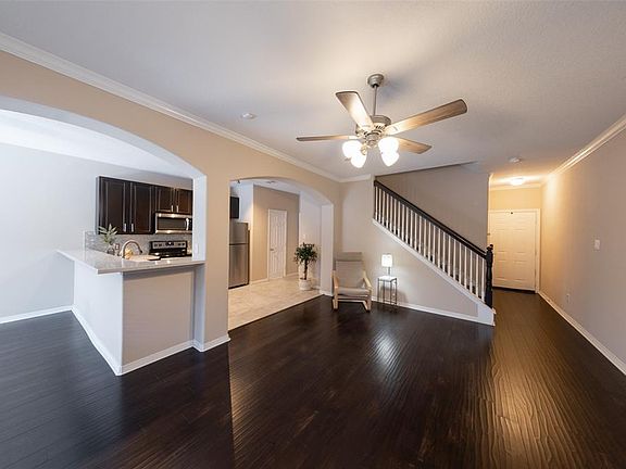 4th image of 910 Sterling Creek Cir