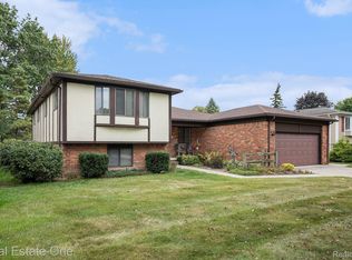 5982 Slate Dr, Troy, MI 48085