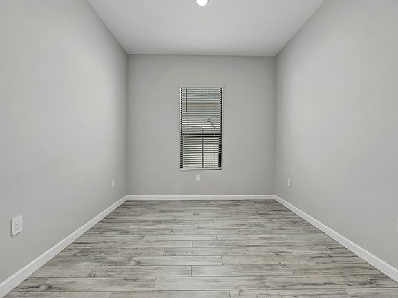 4th image of 17622 N 48th St