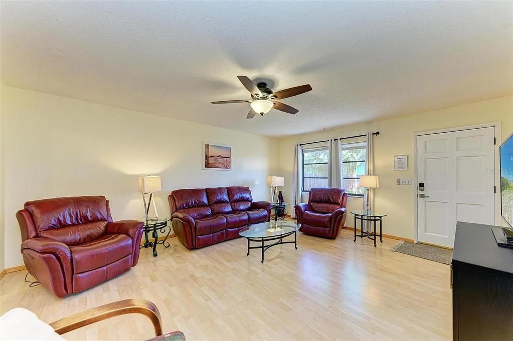 3 bed, 2.0 bath, 1158 sqft, $2,750 — Photo 4