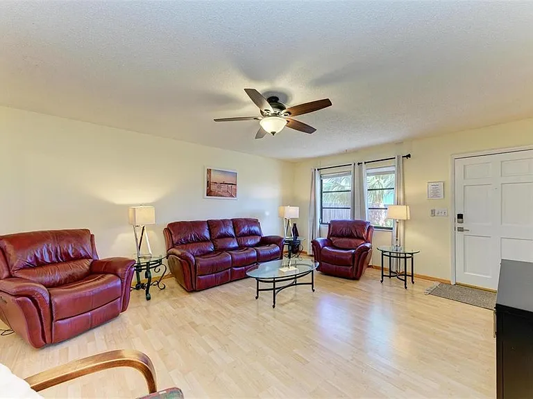 401 Shore Rd — Photo 4