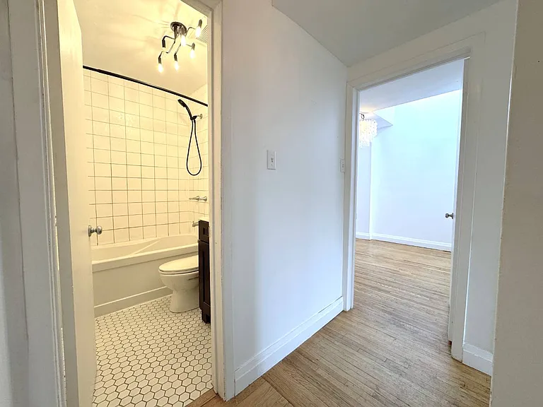 1175 Queen St E #B — Photo 12