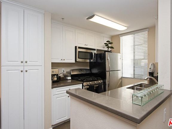 3rd image of 7320 Hawthorn Ave APT 213