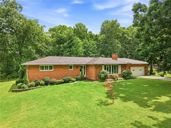 655 Christy Rd, Hermitage, PA 16148
