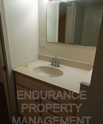 5th image of 2452 Fairport Ave