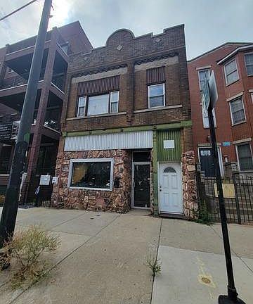 3rd image of 3932 N Ashland Ave APT 1R