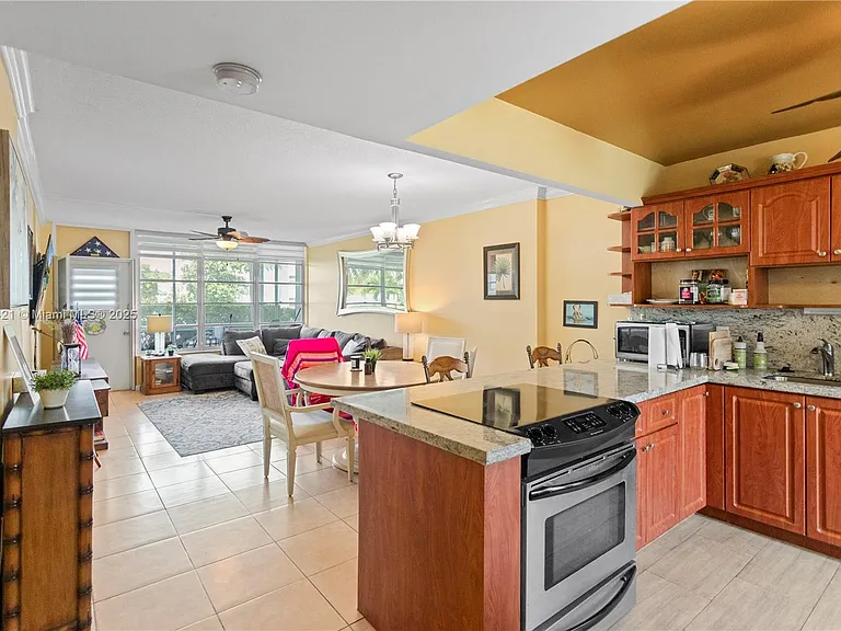 3181 S Ocean Dr — Photo 5