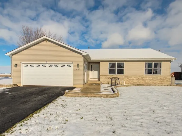 550 Moore St, Somonauk, IL 60552