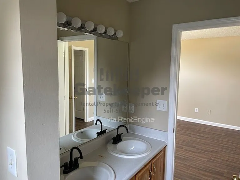 10564 Village Lndg — Photo 15