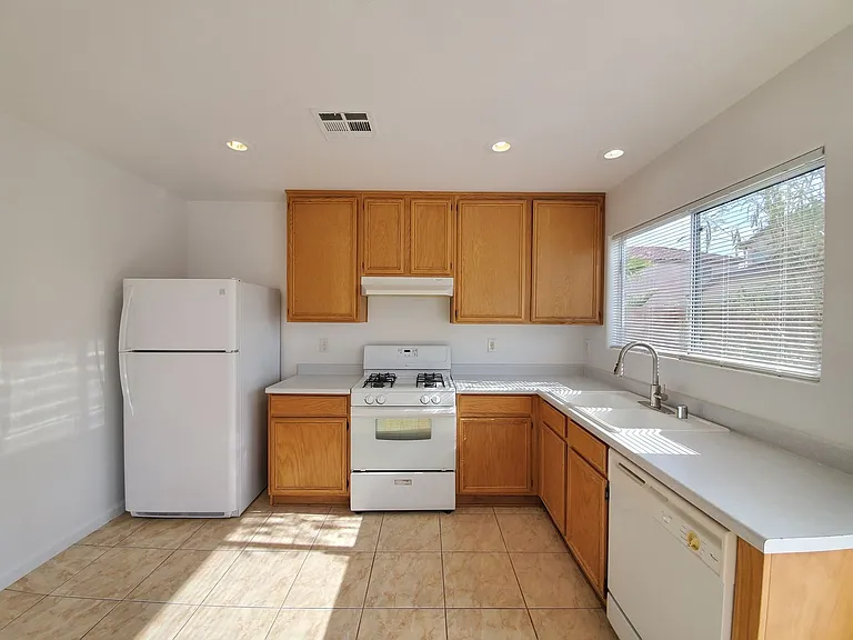 11051 Alora St — Photo 6