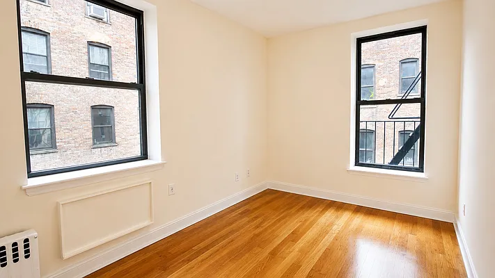 Bedroom, photo 1