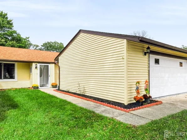 148 Maclura Plz, Monroe Township, NJ 08831