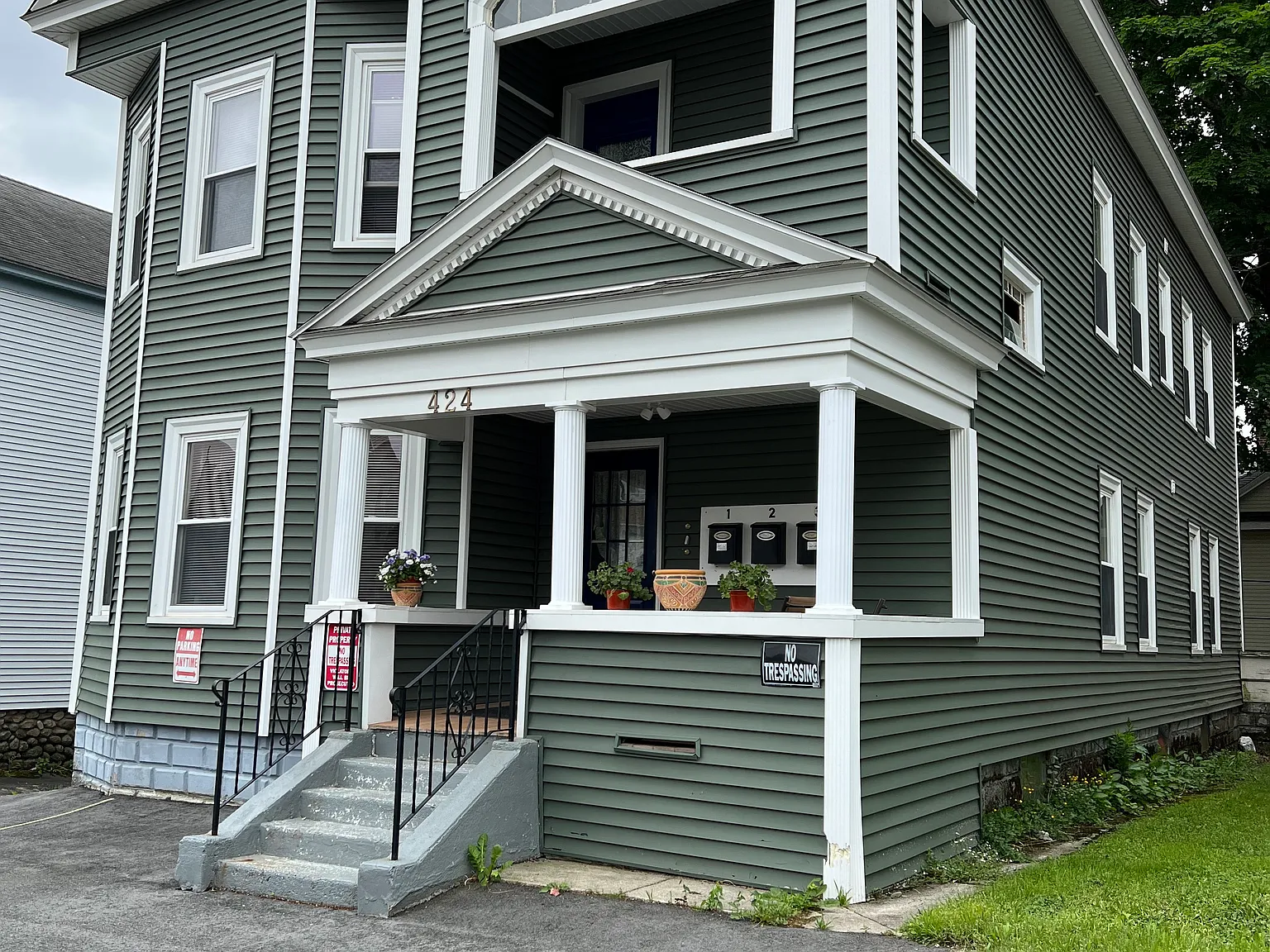 424 Chandler St — Photo 1