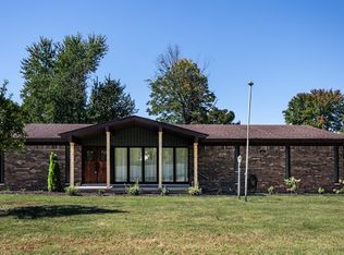 501 S Greenbriar Rd, Carterville, IL 62918