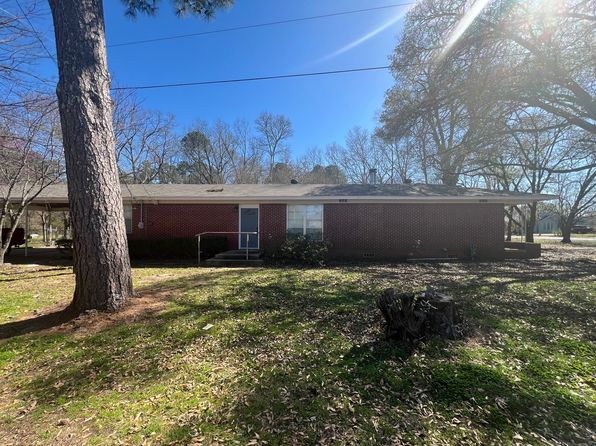 304 N Cypress St, Hallsville, TX 75650
