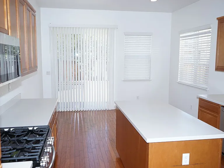 467 E Legacy Dr — Photo 8