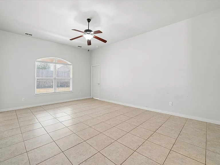 411 Winchester Dr — Photo 21
