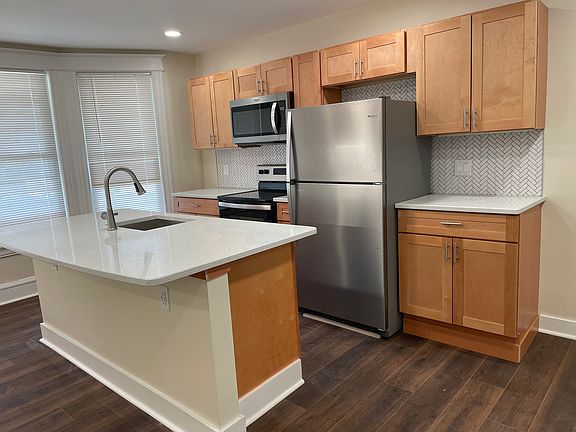 5th image of 59 S Pine Ave #1