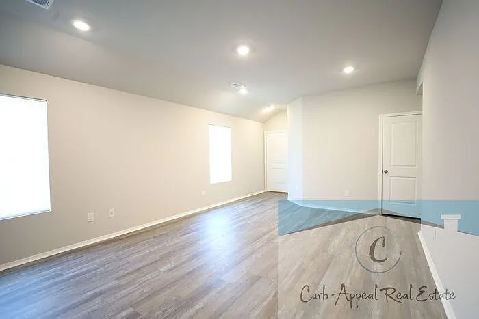 5502 Crockett Dr — Photo 3