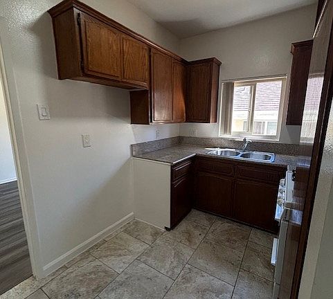 4th image of 540 W 19th St