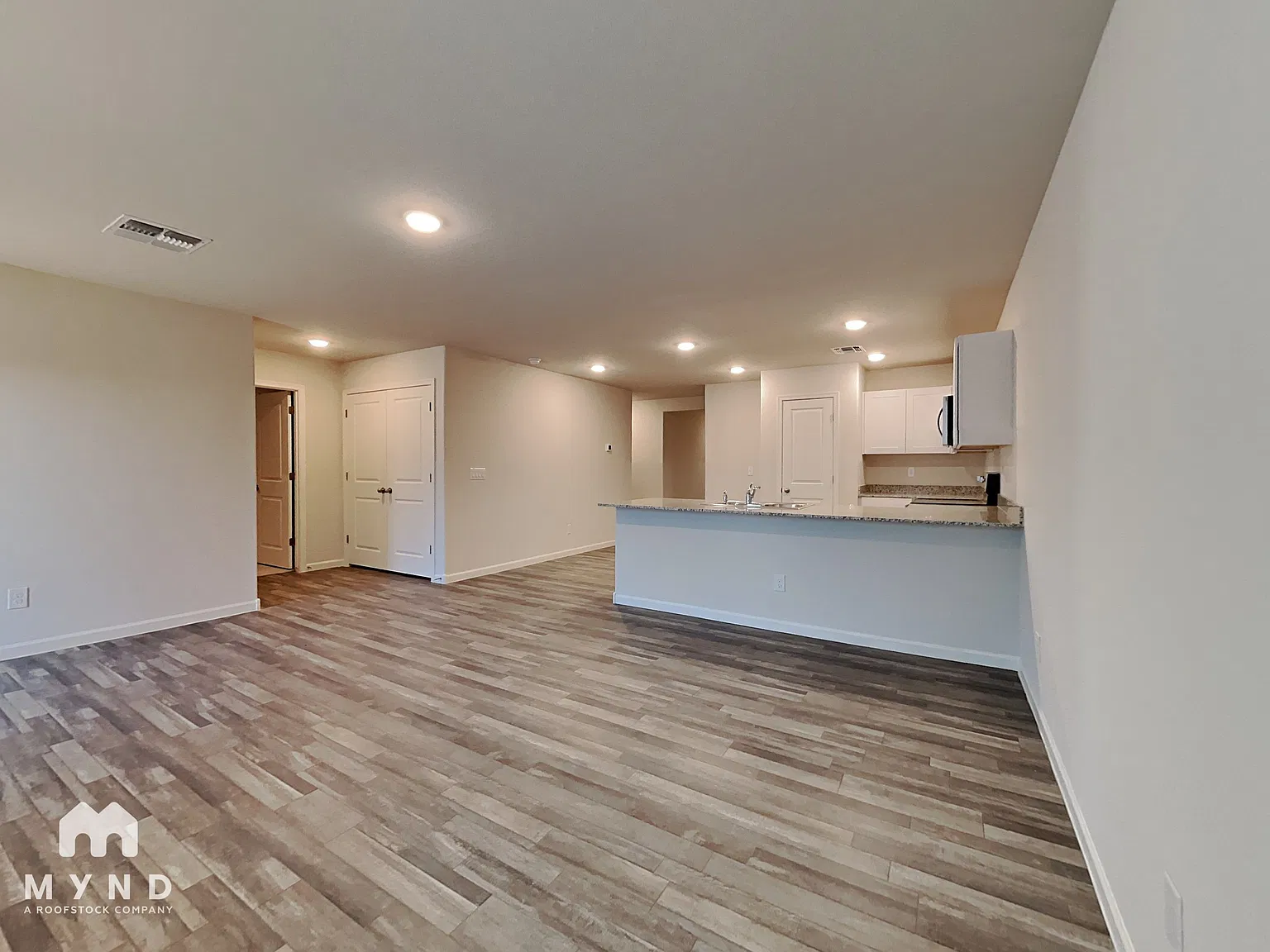 4 bed, 2.0 bath, 1400 sqft, $1,540 — Photo 4