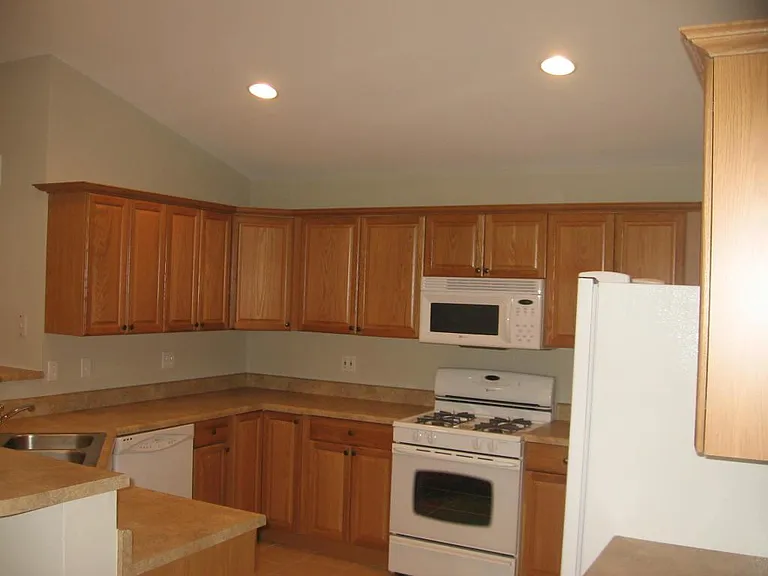 306 Jillian Dr — Photo 3