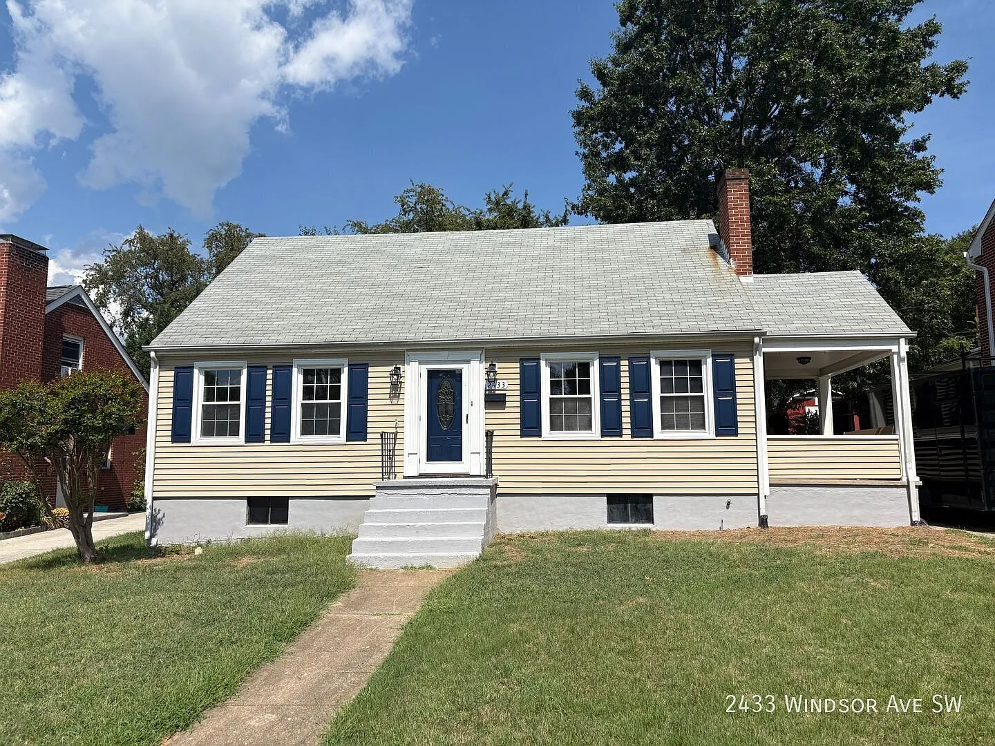 Beautifully Updated Home with Modern Finishes & Spacious Backyard! 4 Bedroom 1 Bath — Photo 1