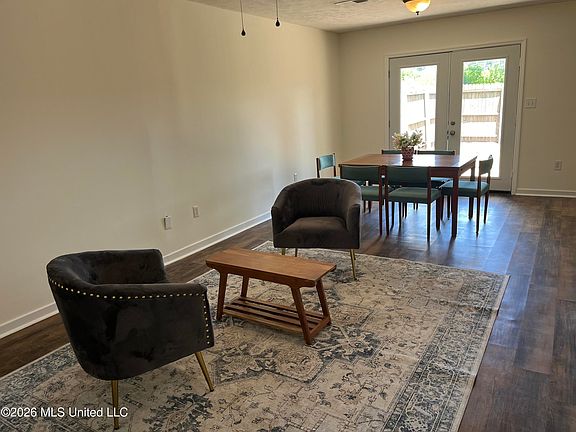 3rd image of 121 Fairfax Cir #B