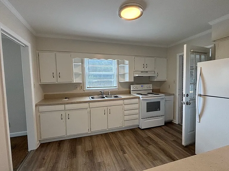 1801 W Meadowview Rd — Photo 5