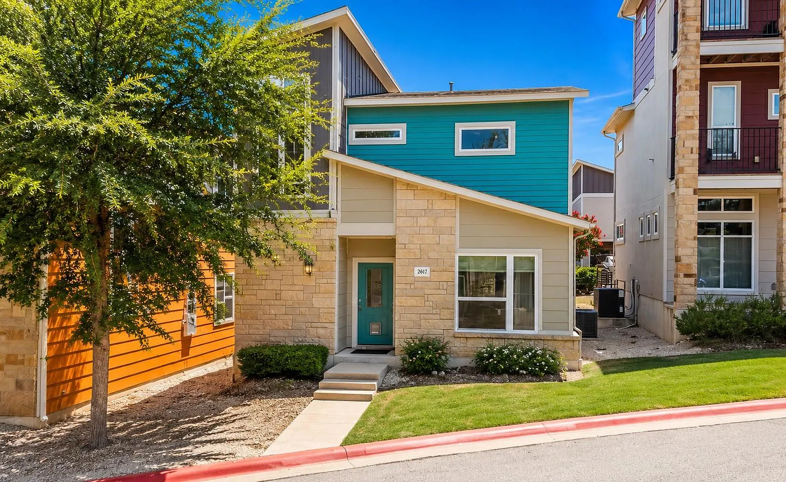 3 bed, 3.0 bath, 1456 sqft, $2,850 — Photo 1