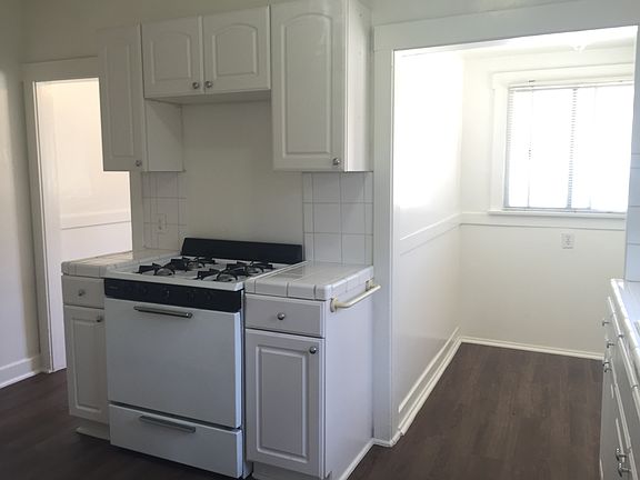 5th image of 833 N Catalina Ave