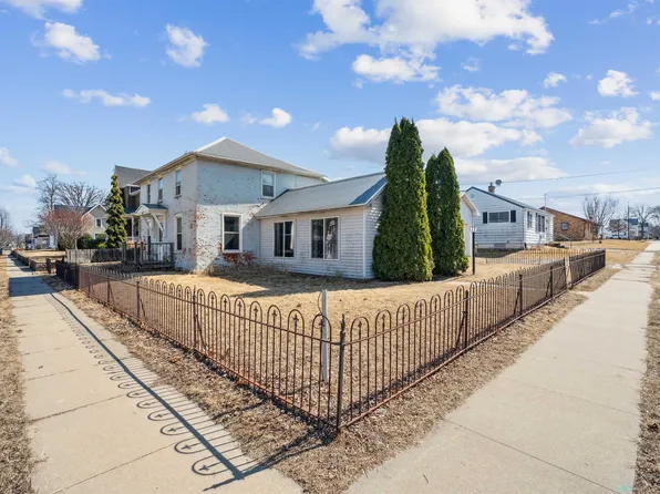 605 2nd Ave SE, Dyersville, IA 52040