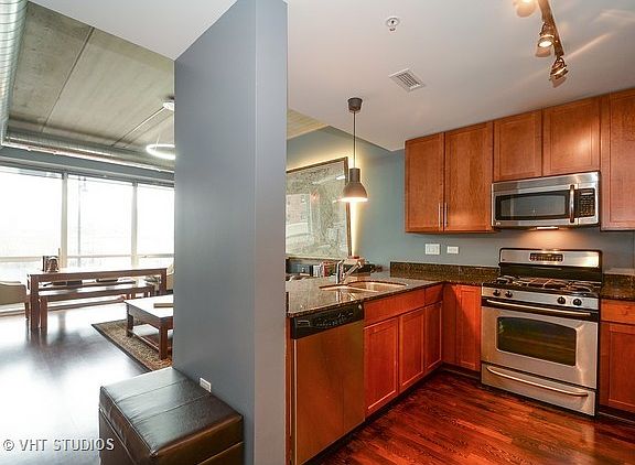 5th image of 845 N Kingsbury St Unit 217