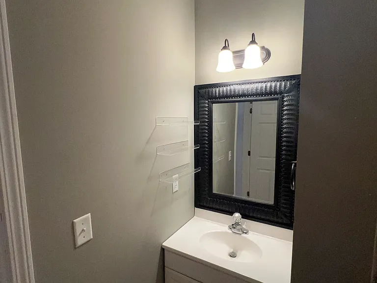 1831 W Elm Ter — Photo 12