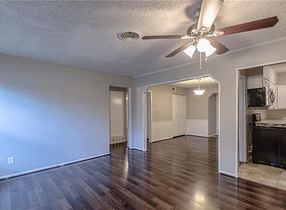 2nd image of 802 Rosewood Ln
