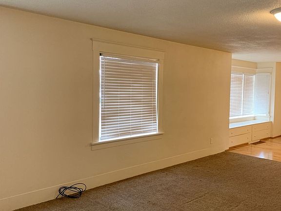 4th image of 423 S Holly St