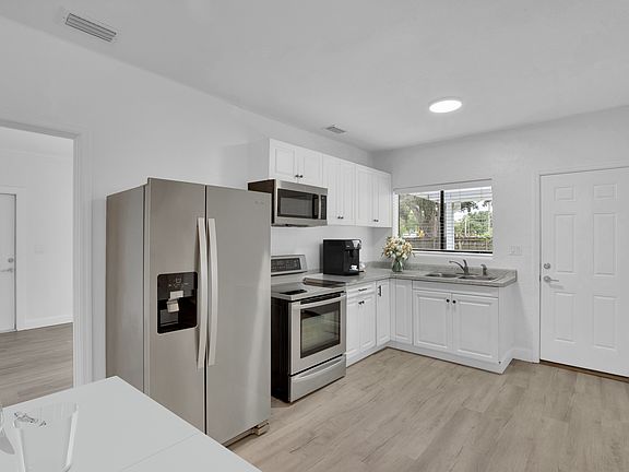 4th image of 1835 20th Ave #1835