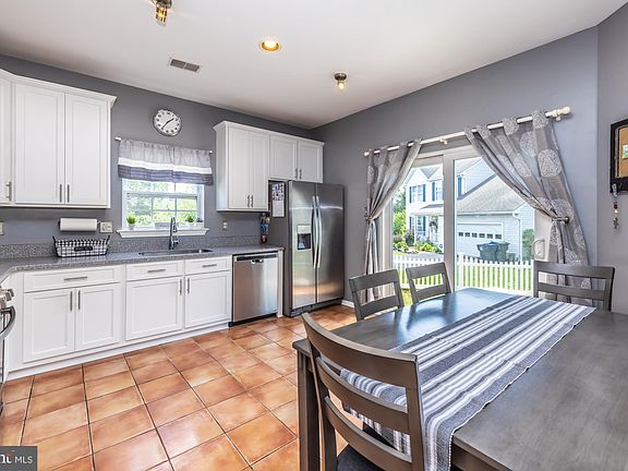 5th image of 100 Magpie Ln