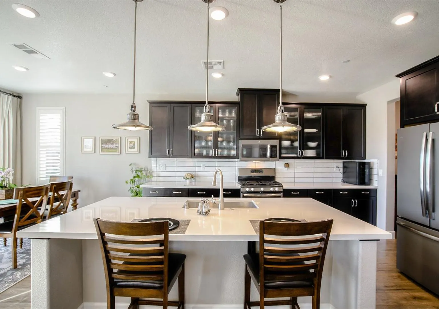 Model-Home Luxury Roseville Showpiece Home — Photo 3