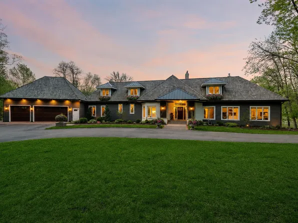 28200 Boulder Cir, Shorewood, MN 55331