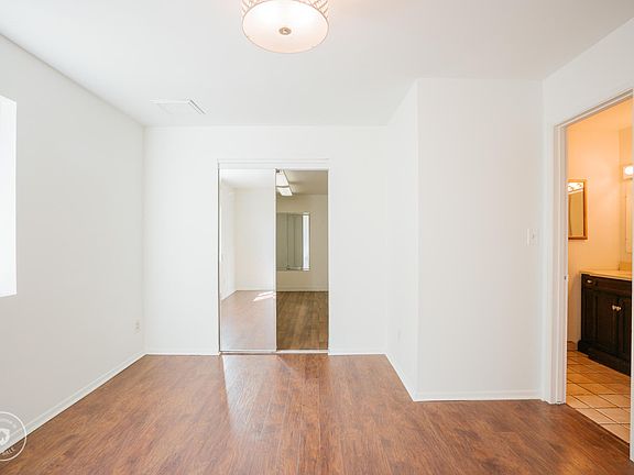 4th image of 3537 W Orangewood Ave