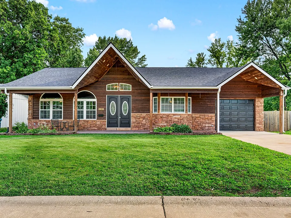 630 Lamplight Ln