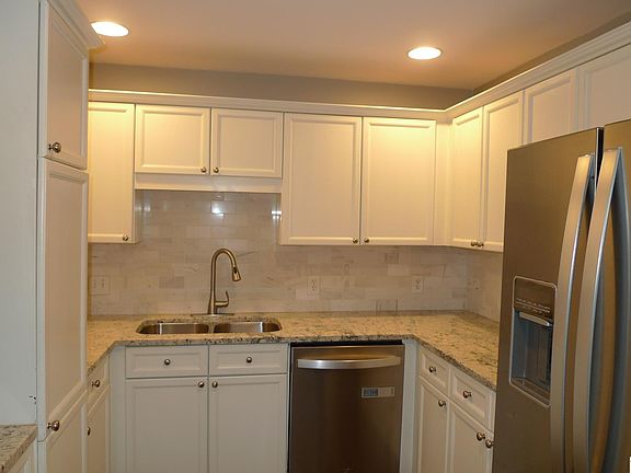 5th image of 3350 Altamont Rd S APT B15