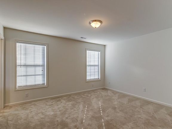 4th image of 885 Glasford Sq