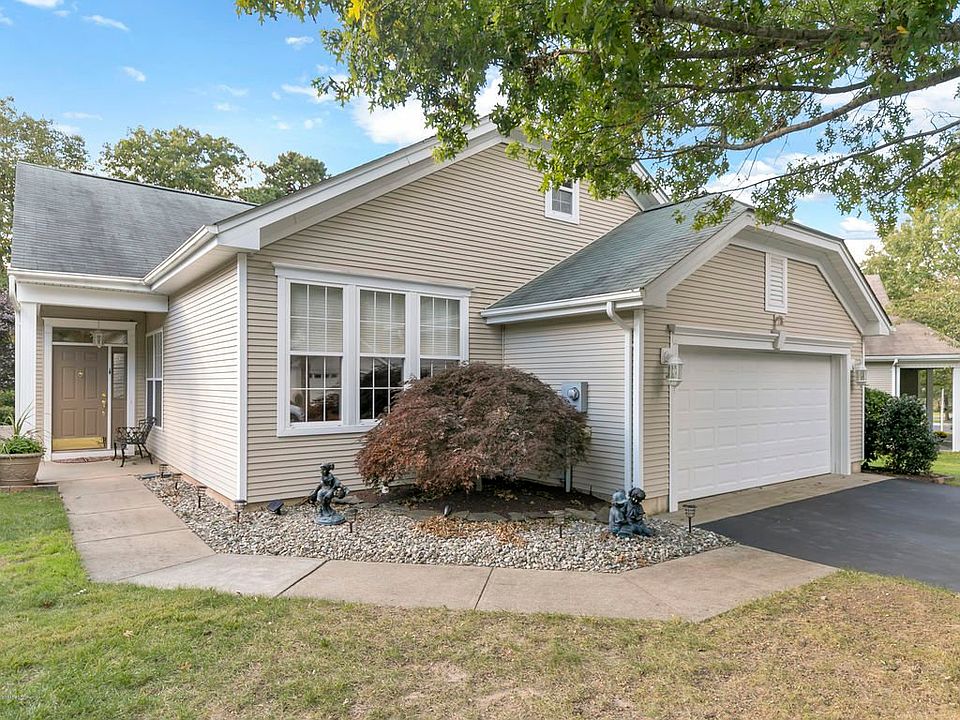 1st image of 10 Summerwinds Dr