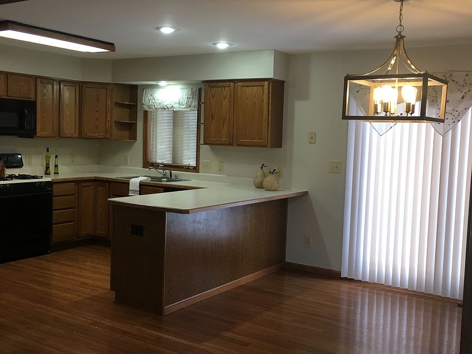 Large open kitchen w/island