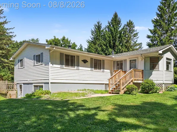 6095 Tipsico Lake Rd, Holly, MI 48442